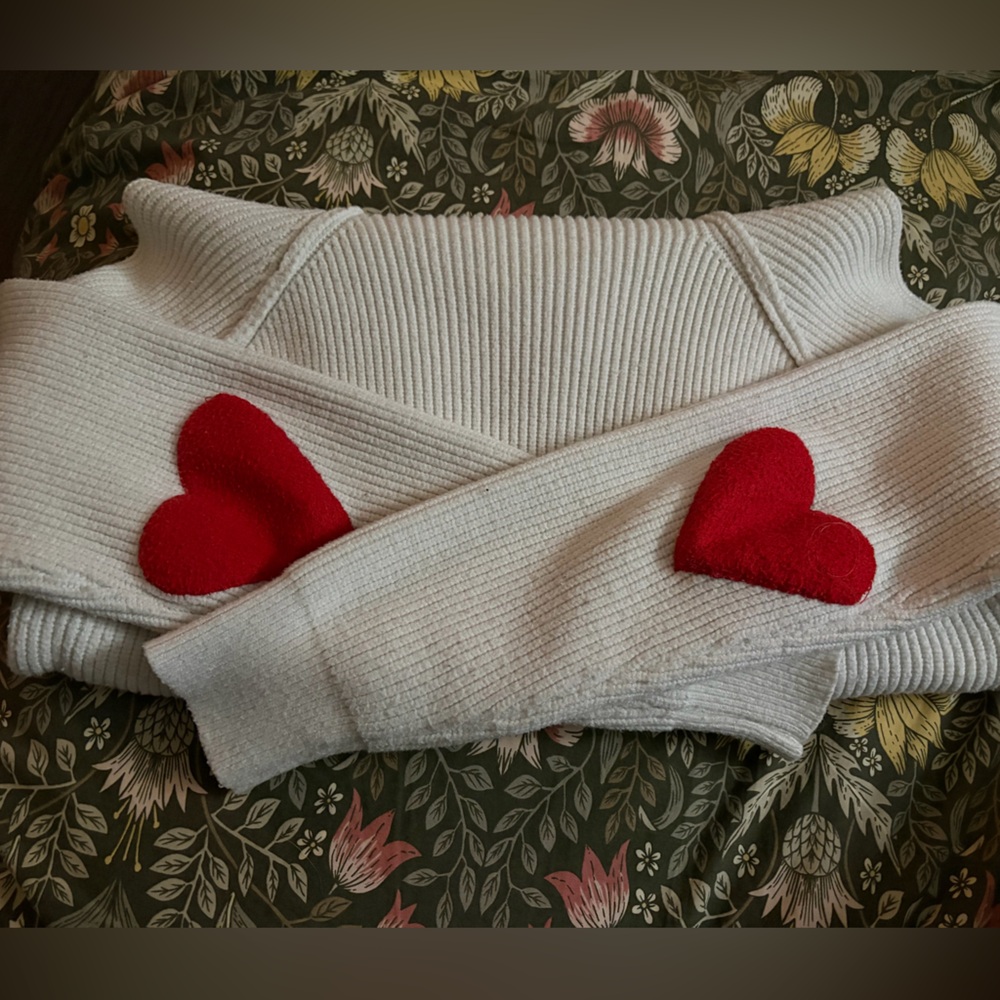 Cream Heart-Appliqué Ribbed Sweater